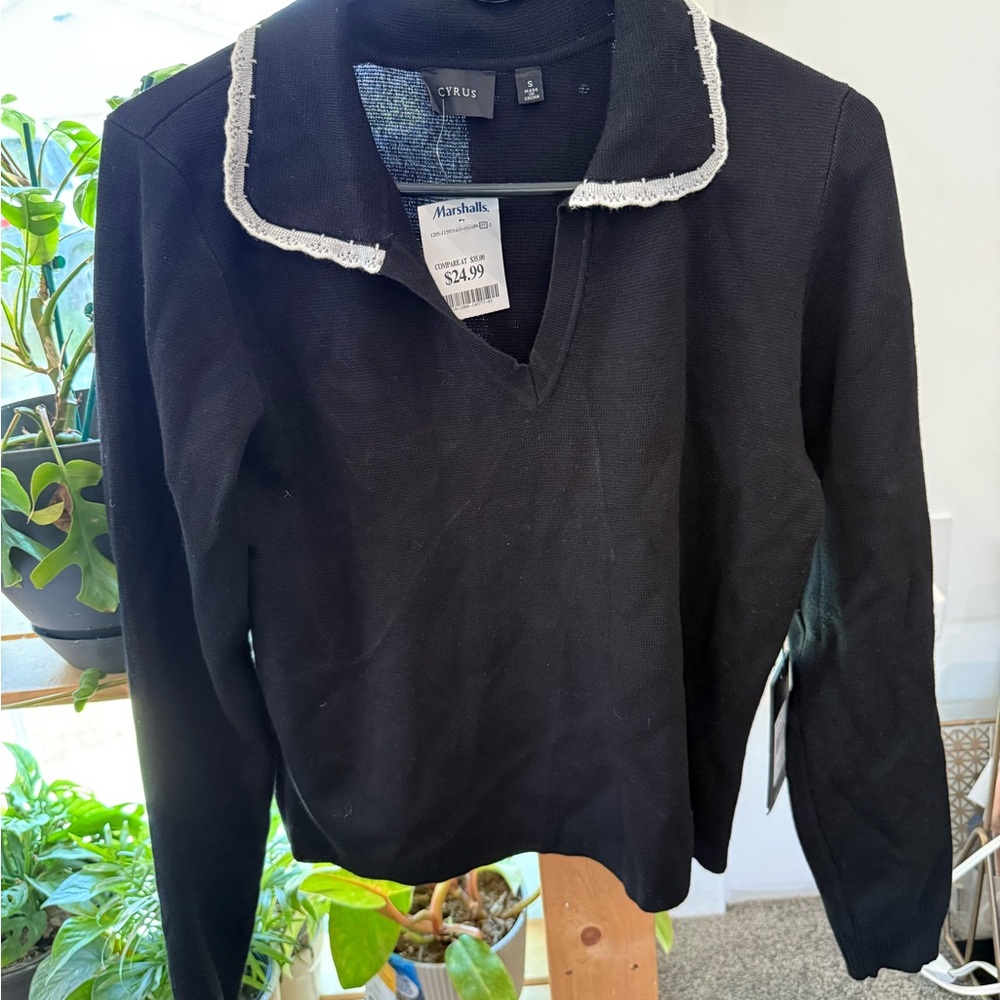 Black Long Sleeve Sweater with White Trimmed Collar